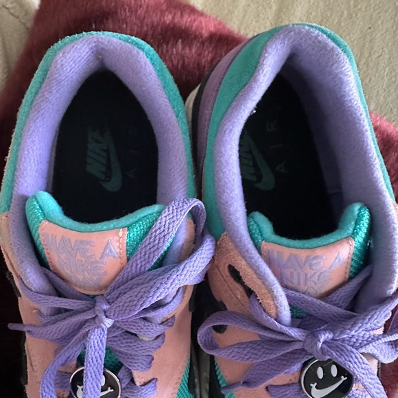 Nike “HAVE A NICE DAY” Sneakers with Purple and Teal Highlights - Picture 4 of 9